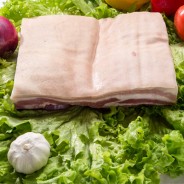 Costilla de Cerdo ((Con Cuero)) Sin Hueso en Bloque 1kg COD.182